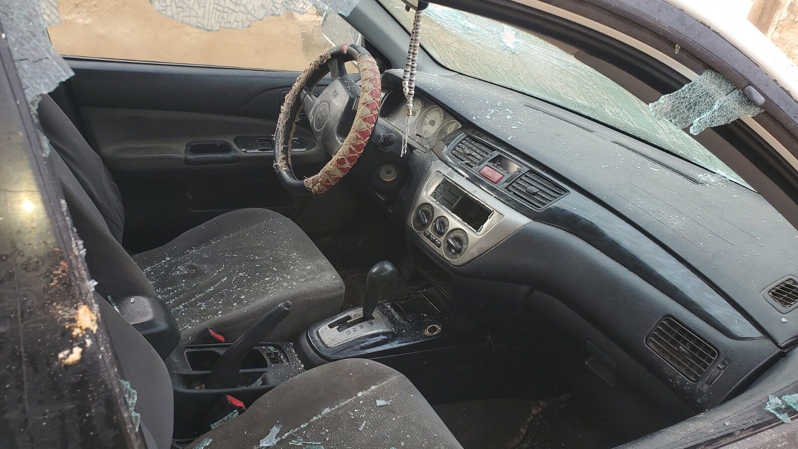 مستوطنون يحطمون 3 مركبات شمال رام الله