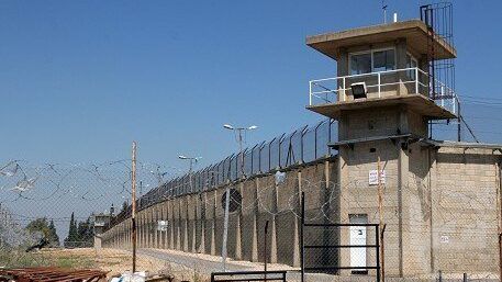 لليوم الخامس: الأسرى يواصلون "العصيان" الجماعي ضد إدارة سجون الاحتلال