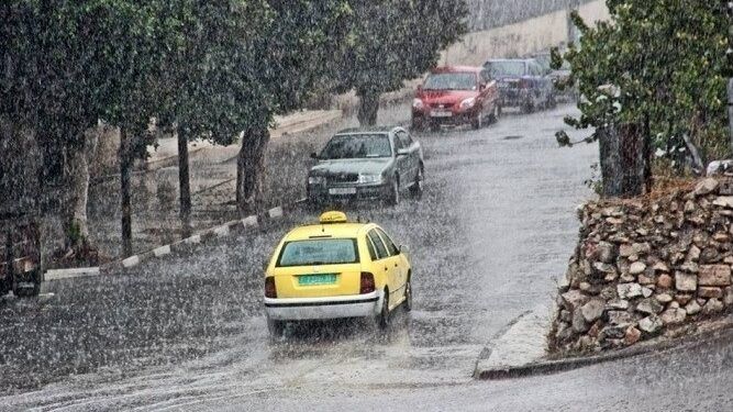 83 شكوى وحالة تعاملت معها فرق الطوارئ المختلفة في بلدية نابلس