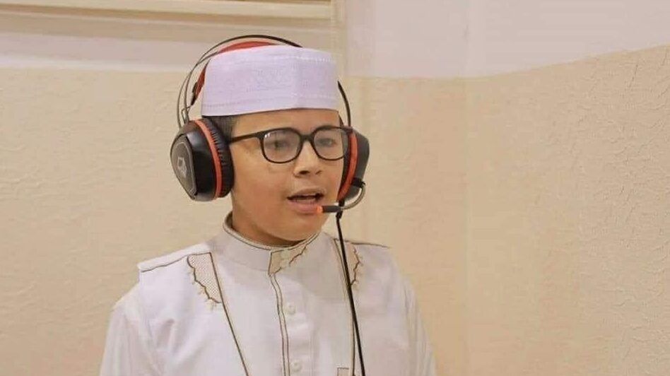 فوز الطالب عبد الرحمن الحفناوي في مسابقة المؤذن الصغير بدولة قطر