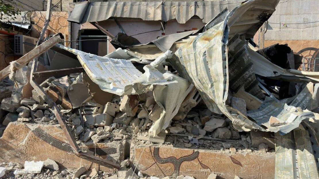 جبل المكبر يتصدى لعمليات الهدم: عشرات الإصابات خلال المواجهات والاحتلال يهدم منزلين