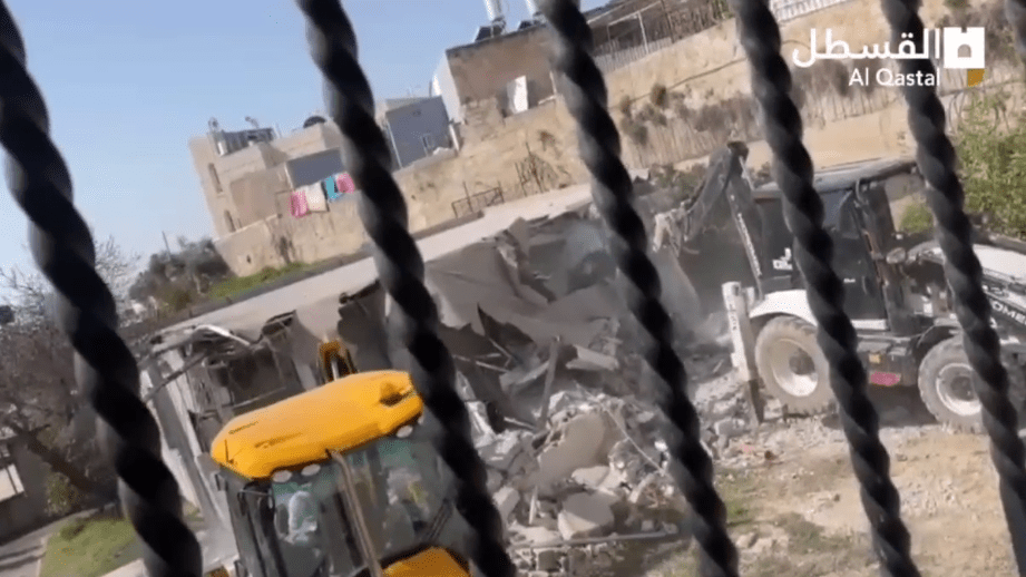 فيديو: قوات الاحتلال تهدم منزلا في جبل المكبر شرق القدس