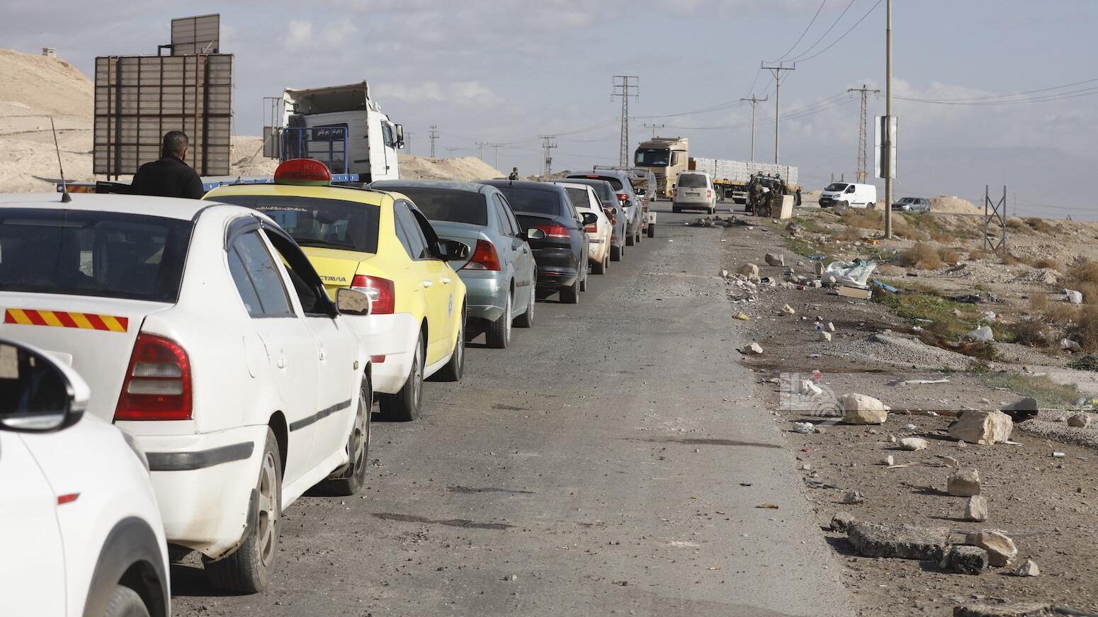 الاحتلال يُحكم إغلاق أريحا