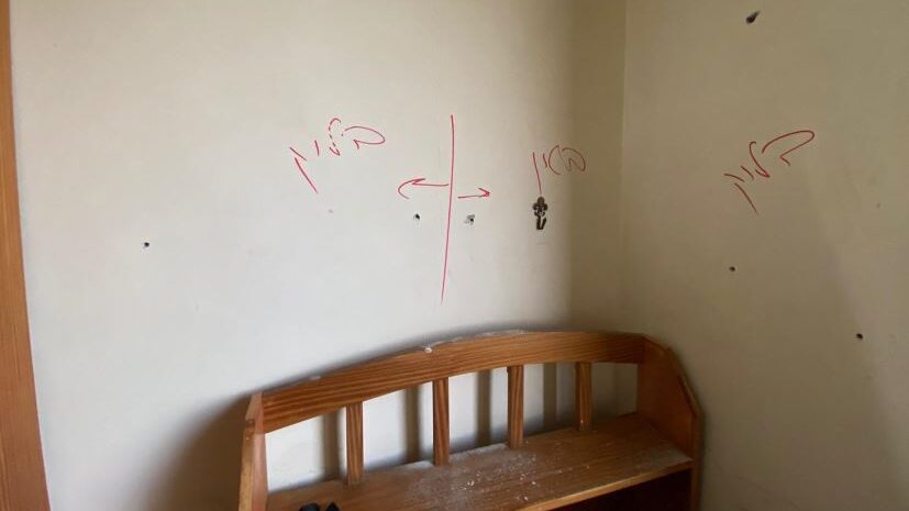 الاحتلال يأخذ قياسات منزلين لأسيرين من نابلس