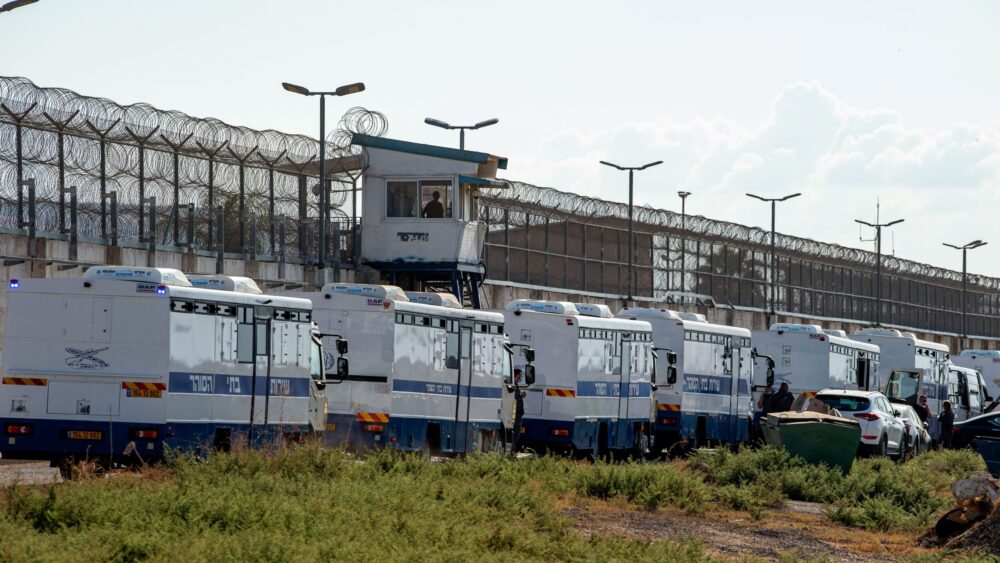 نادي الأسير الفلسطيني: جرائم القمع والتجويع وانتشار الأمراض تتصاعد في سجون الاحتلال