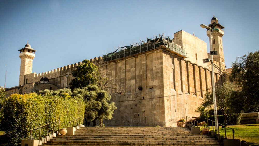 البكري: “الأوقاف” رفدت الحرم الإبراهيمي بعشرات الموظفين الجدد