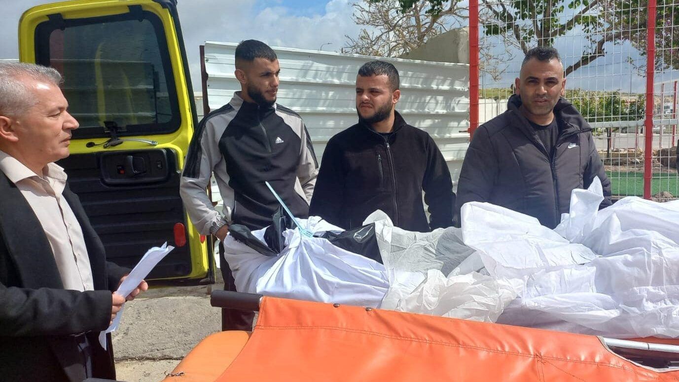 الشؤون المدنية تتسلم جثمان الشهيد الأسير أحمد أبو علي