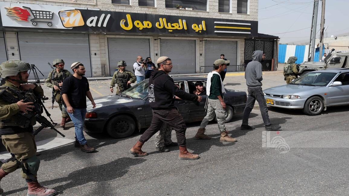 مستوطنون يعتدون على مسن والاحتلال يعتقله في عوريف جنوب نابلس