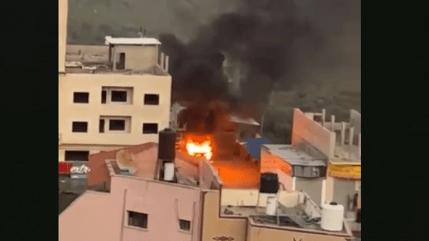 مستوطنو وجنود الاحتلال يحرقون شاحنة ويحطمون سيارة اسعاف ويعتدون على المواطنين ومنازلهم في حوارة