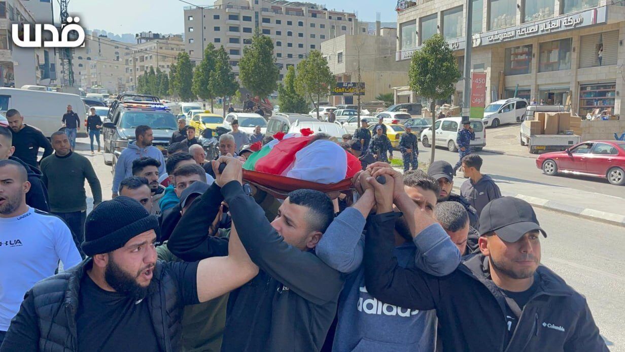 نابلس تُشَيع جثمان الشهيد عمير لولح