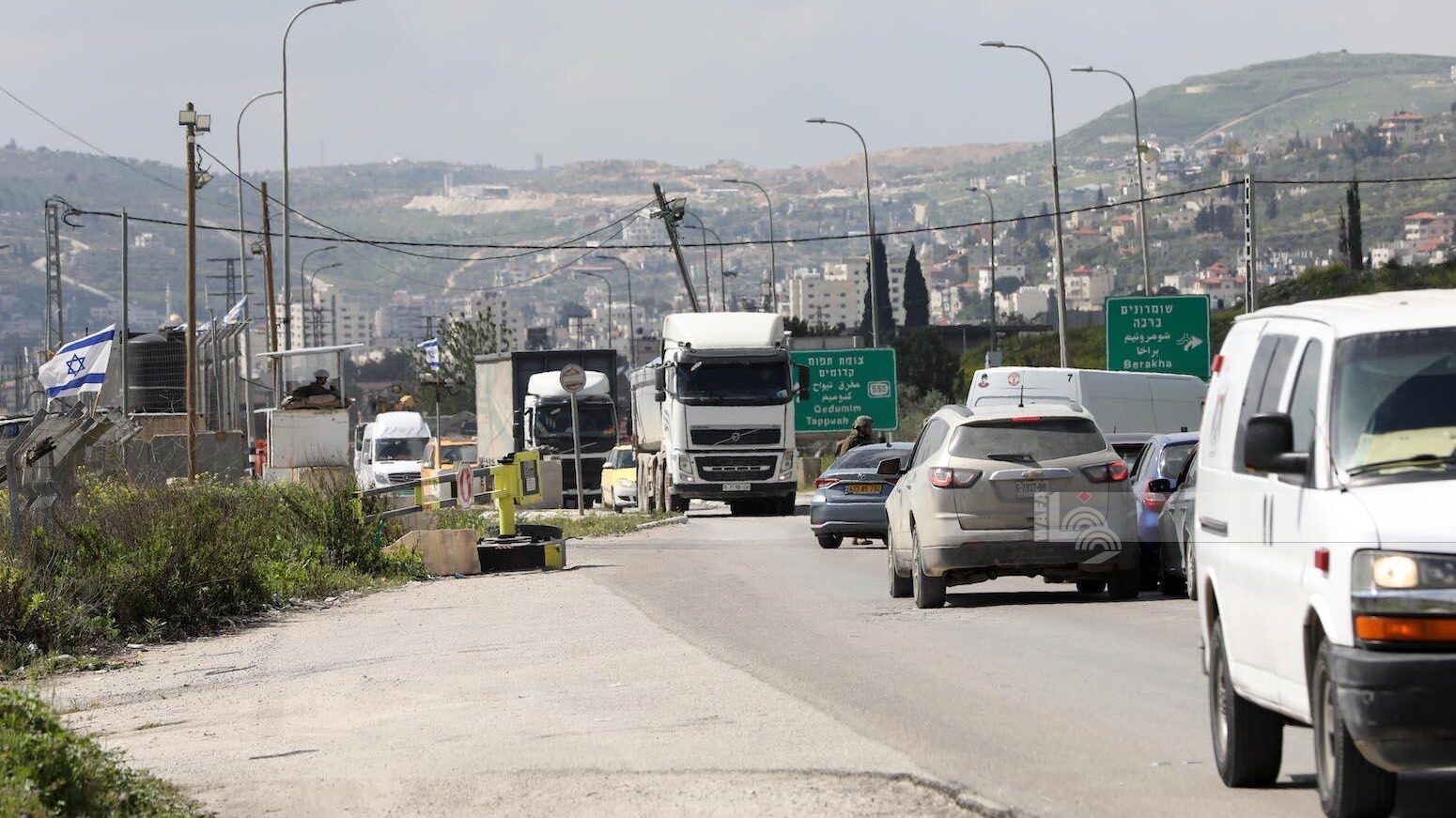 لليوم الثالث: الاحتلال يواصل تشديد إجراءاته حول نابلس