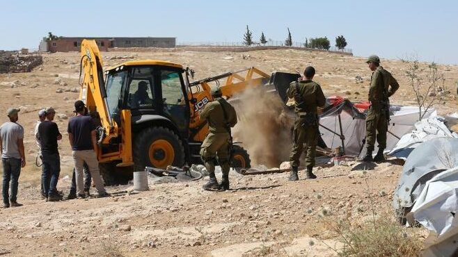 الاحتلال يفرض غرامة 11 ألف شيكل على مزارعين من الأغوار لاسترداد جراريهما