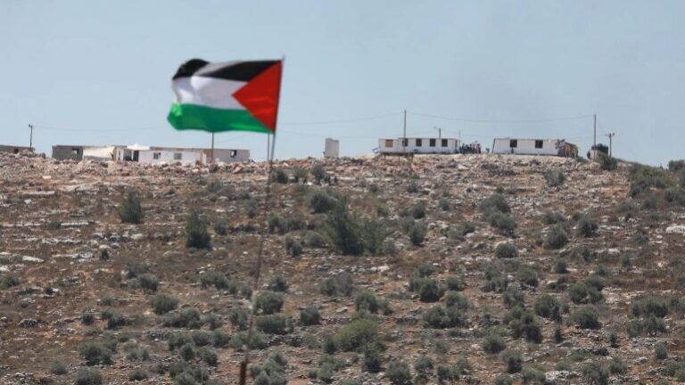 أهالي "بيتا" يؤكدون جاهزيتهم للتصدي للمستوطنين