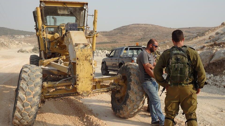 جنين: الاحتلال يعتقل سائق جرافة ويستولي عليها في جلبون