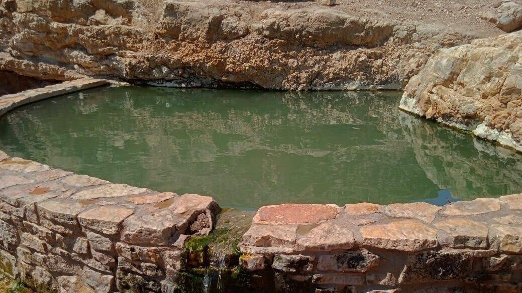 مستوطنون يواصلون أعمال حفر وترميم في الأغوار الشمالية