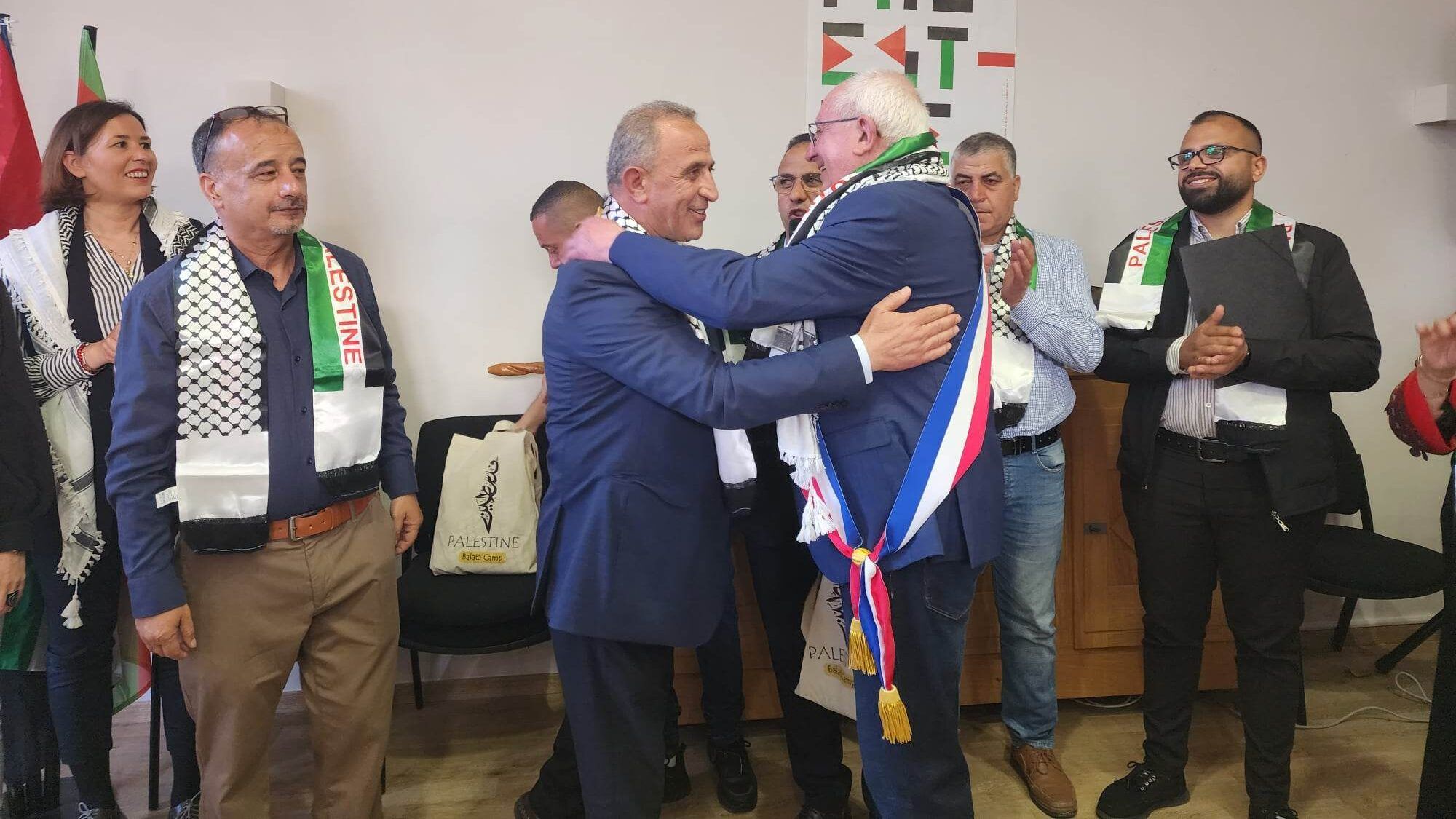 توقيع اتفاقية توأمة بين مخيم بلاطة ومدينة مليون الفرنسية