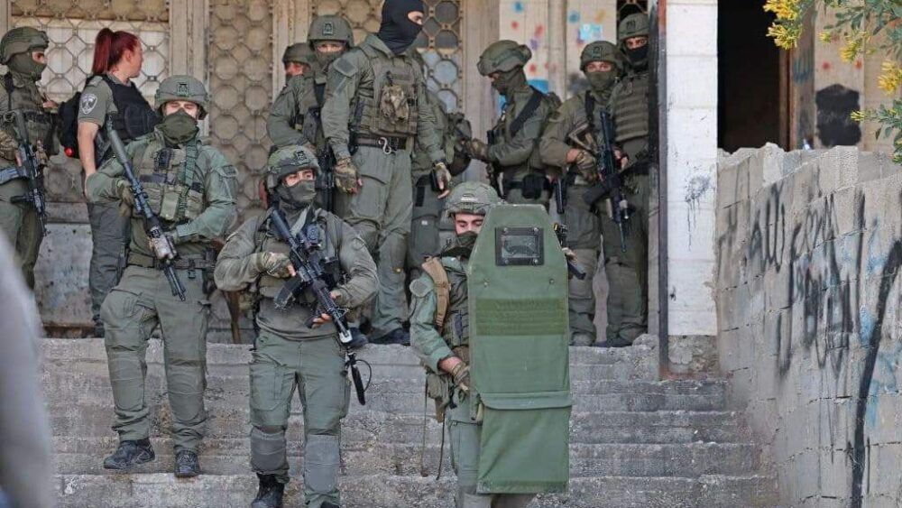 الاحتلال يعتقل فتى بزعم الاشتباه بتنفيذه عملية الشيخ جراح