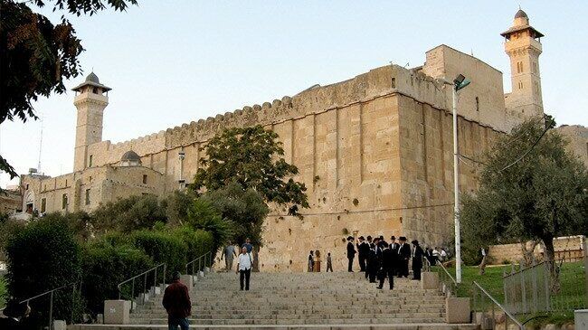 المتطرف بن غفير يقتحم الحرم الإبراهيمي والأوقاف تستنكر وتحذر من تداعياته