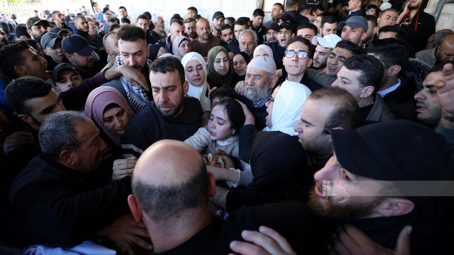 جماهير نابلس تشيع الشهيدين الحلاق وأبو بكر