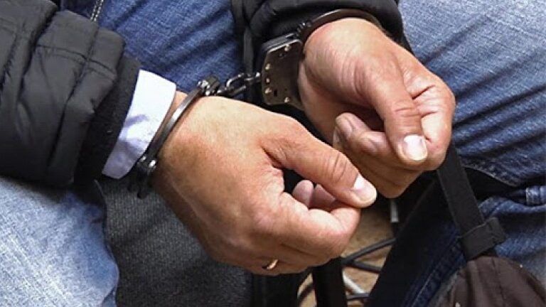 الشرطة تضبط مركبات غير قانونية وتقبض على مطلوبين في رام الله