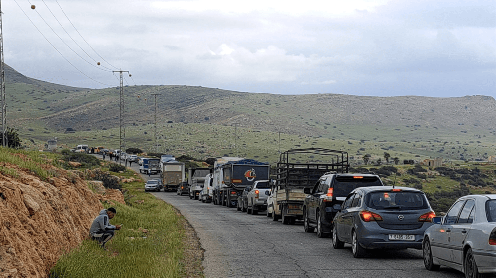 الاحتلال يواصل تشديد إجراءاته العسكرية على حاجز الحمرا