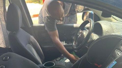 أصيب مستوطن إسرائيلي (30 عامًا)، الثلاثاء، جراء تعرضه لإطلاق نار من قبل مركبة فلسطينية عابرة، قرب مدخل مستوطنة حرميش القريبة من شمال طولكرم. وبحسب قناة ريشت كان العبرية، فإن المستوطن أصيب بجروح خطيرة، ونقل للعلاج. ووفقًا للقناة، فإن مركبة فلسطينية عابرة اجتازت مركبة المستوطن وأطلق من داخلها النار تجاهه. فيما ذكر موقع صحيفة معاريف، أن المستوطن تعرض لعدة طلقات نارية من قبل مركبة عابرة، وأصيب في الصدر والكتف، وحالته خطيرة لكنه بحالة واعية ومستقرة. وأشار إلى أن قوات كبيرة تقوم بعمليات تمشيط في المنطقة وتستعين بمروحية عسكرية.