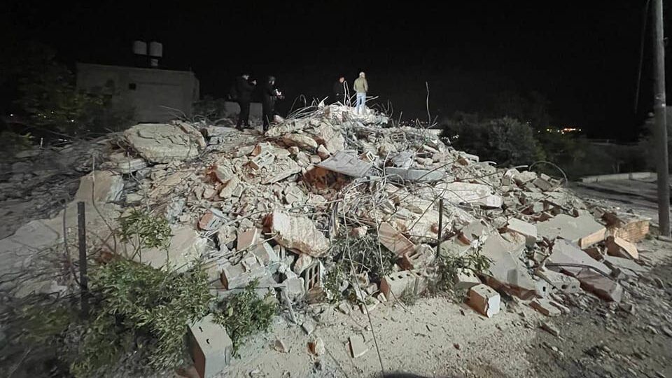 منزل عائلة الأسير يونس جلال هيلان (19 عاما)، في بلدة حجة شرق قلقيلية.