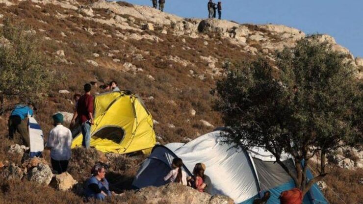 مستوطنون ينصبون خياما على أراضي قرية الجبعة في بيت لحم