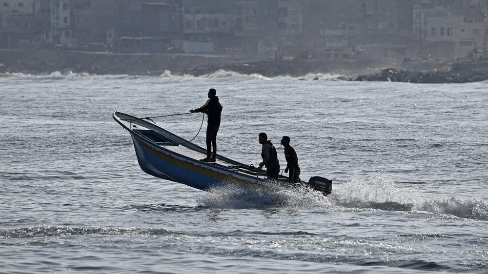 مصرع صياد وإصابة شقيقه في بحر خان يونس