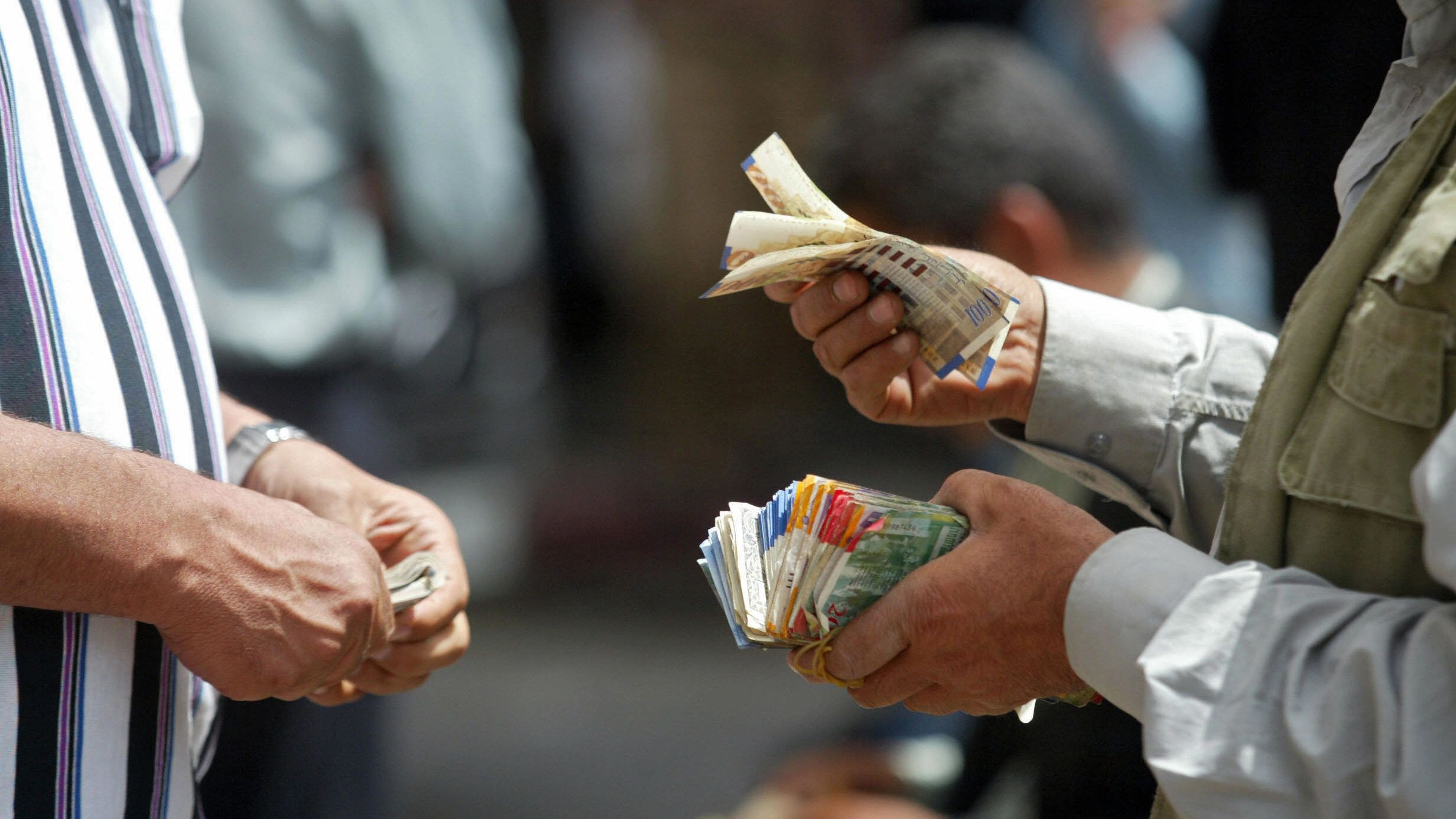 الأزمة المالية والتحول من دوائر الإنتاج إلى دوائر الإغاثة