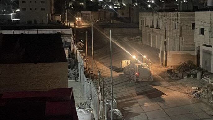 اصابة 10 مواطنين بالرصاص واعتقال 12 آخرين خلال اقتحام مخيم عقبة جير