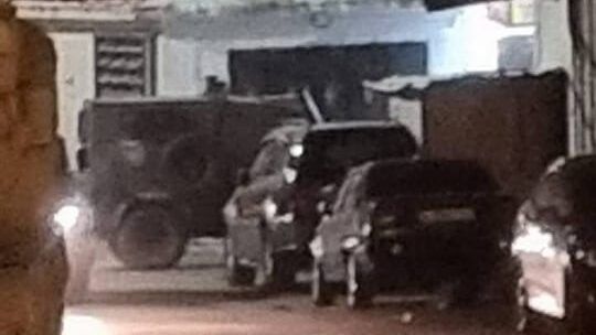 نابلس: الاحتلال يعتقل ثلاثة مواطنين ويصيب آخرين بالاختناق