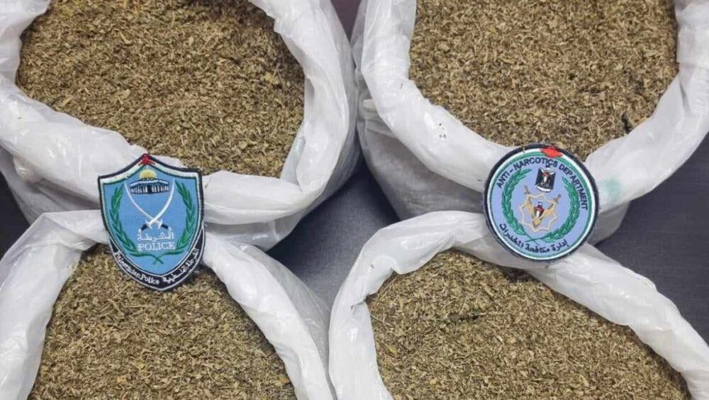 ضبط 4 كغم "نايس" داخل منزل أحد مروجي المخدرات في أريحا