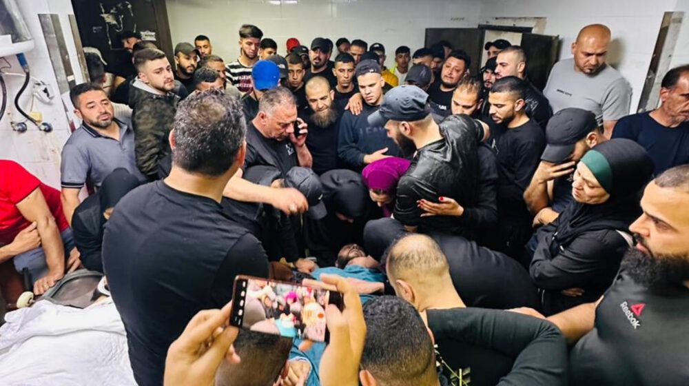 الرئيسية انتهاكات إسرائيلية تاريخ النشر: 22/05/2023 03:24 ص 3 شهداء و6 إصابات وتفجير منازل حصيلة عدوان الاحتلال على مخيم بلاطة