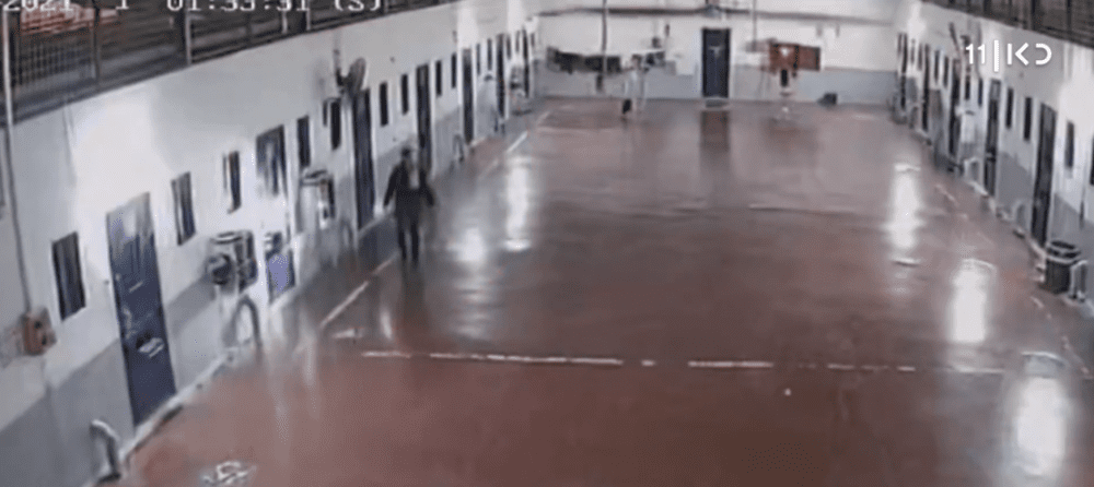 فيديو | فشل أمني في جلبوع.. السجانة كتبت بعد الهروب: "كل شيء على ما يرام"