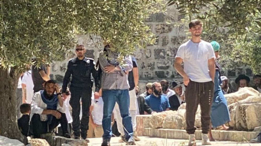 عشرات المستوطنين يقتحمون المسجد الأقصى ويؤدون طقوسا تلمودية