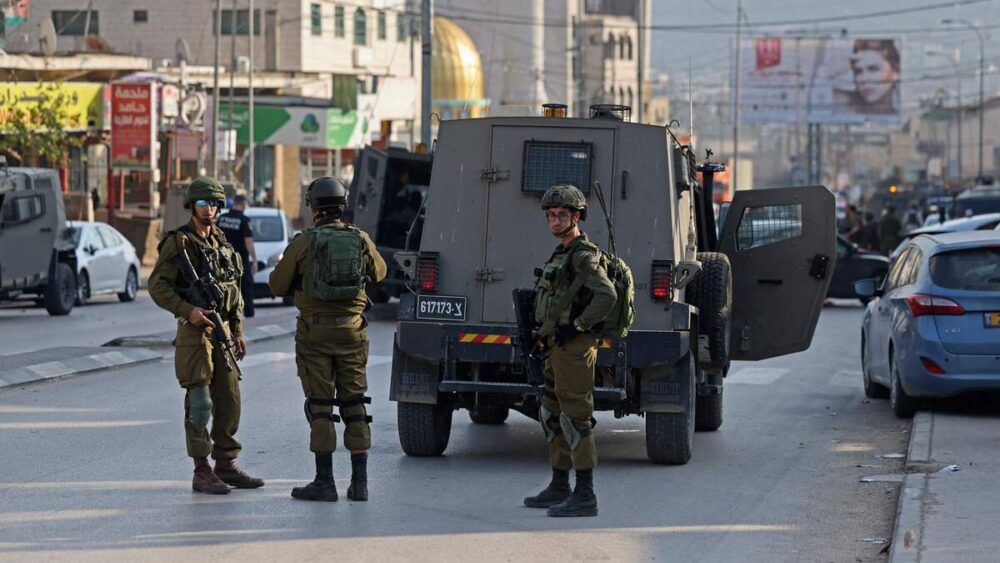 الاحتلال يزعم إحباط عمليتي طعن في القدس ونابلس