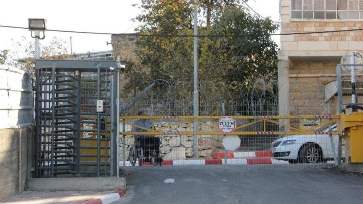 "الذئب الأحمر" نظام استخباراتي إسرائيلي يجتاح الضفة الغربية