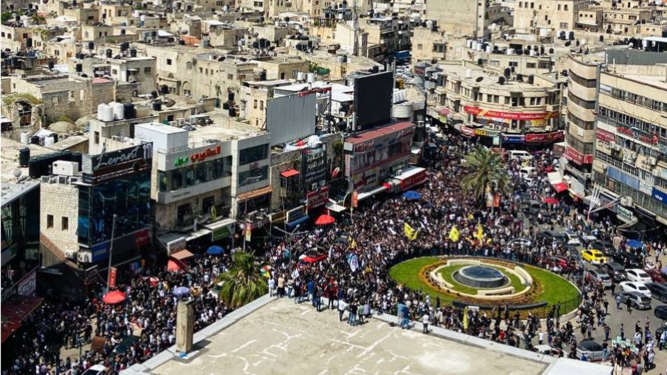 بعد احتجاز دام 55 يوما: تشييع جثامين الشهداء الثلاثة في نابلس