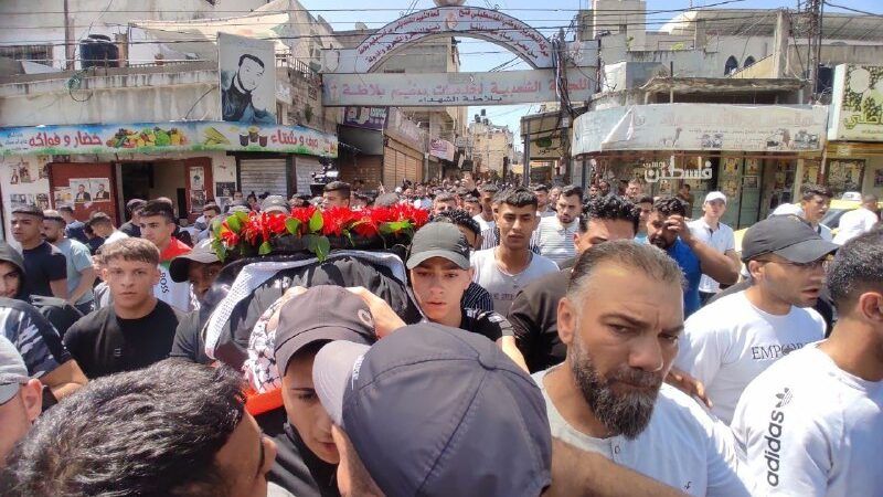 جماهير شعبنا تشيّع جثمان الشهيد صبرة في مخيم عسكر شرق نابلس