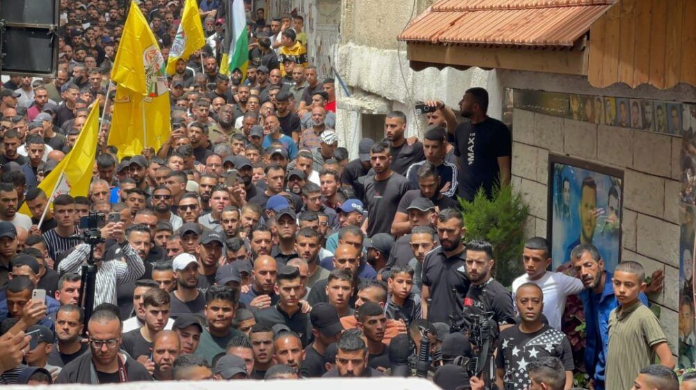 تغطية صحفية: "الآلاف يشيعون الشبان فتحي أبو رزق وعبدالله أبو حمدان ومحمد أبو زيتون في مخيم بلاطة في نابلس".