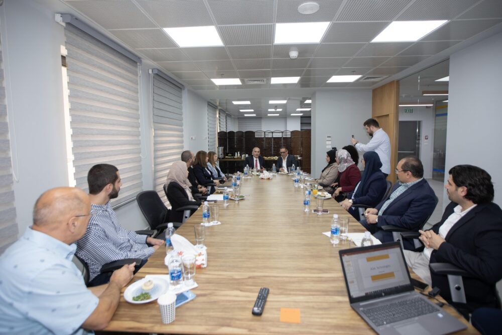 الوزير سدر: "نفخر بقدرة الشركات الفلسطينية العاملة في قطاع تكنولوجيا المعلومات والبرمجيات وإنجازاتها"