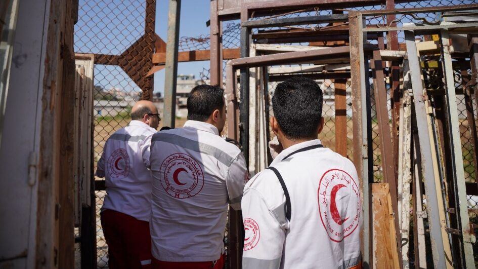 الهلال الأحمر يطالب بالضغط على الاحتلال لفتح ممر إنساني مع غزة