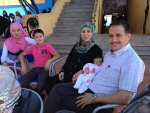 الشهيد طارق عز الدين وعائلته