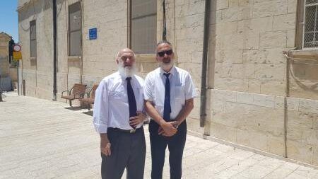 محامي مقدسي ينتزع قرارًا ببراءة الشيخ عصمت الحموري