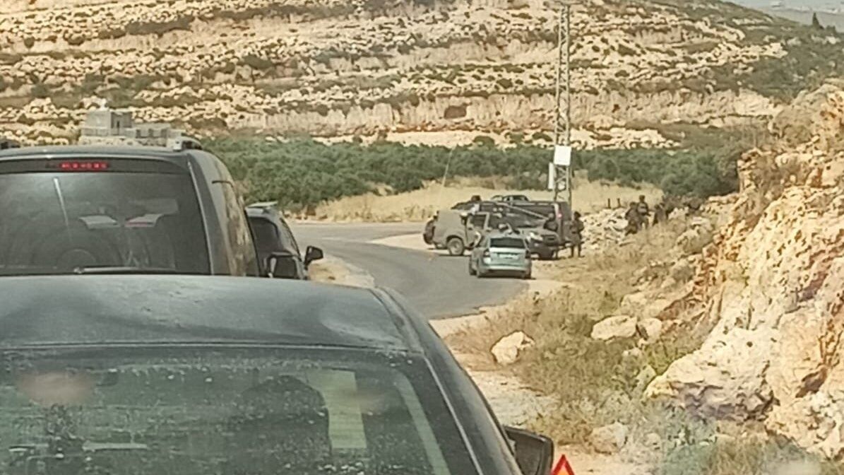 الاحتلال يواصل إغلاق مدخلي قرية المغير شرق رام الله