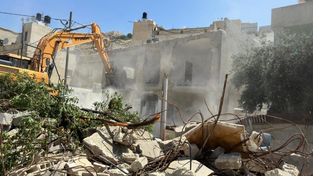 الاحتلال يجبر 5 عائلات مقدسية على هدم منازلها في واد قدوم في القدس المحتلة