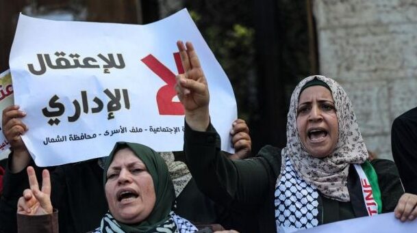 نادي الأسير: الأسرى الإداريون يعلقون الإضراب لمطلع الشهر المقبل