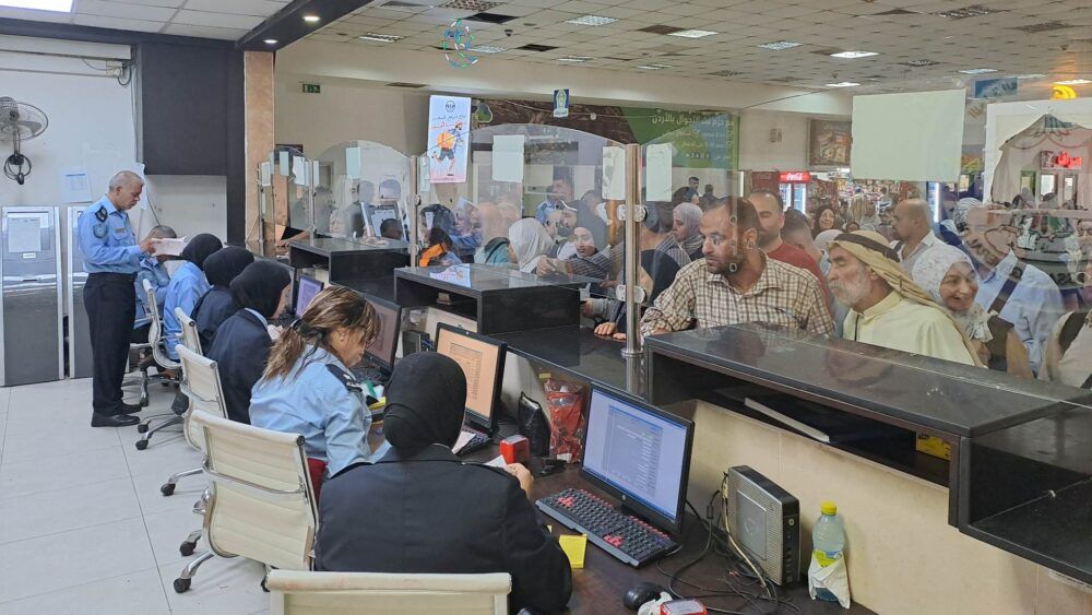 42 ألف مسافر تنقلوا عبر معبر الكرامة وتوقيف 74 مطلوبا الأسبوع الماضي