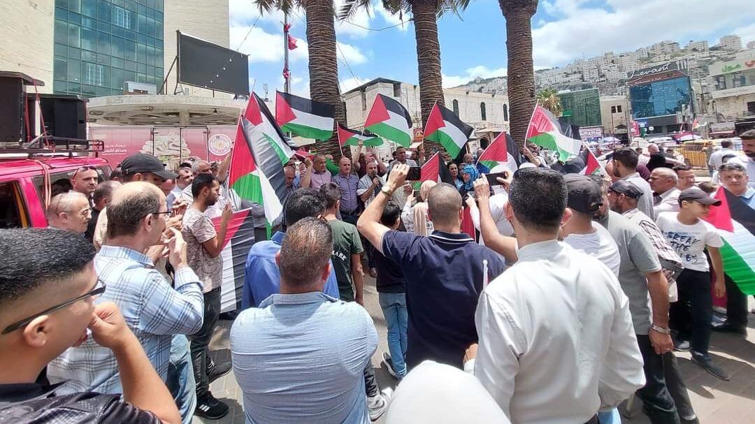 وقفة في نابلس ورام الله تنديداً بجريمة الاحتلال في جنين